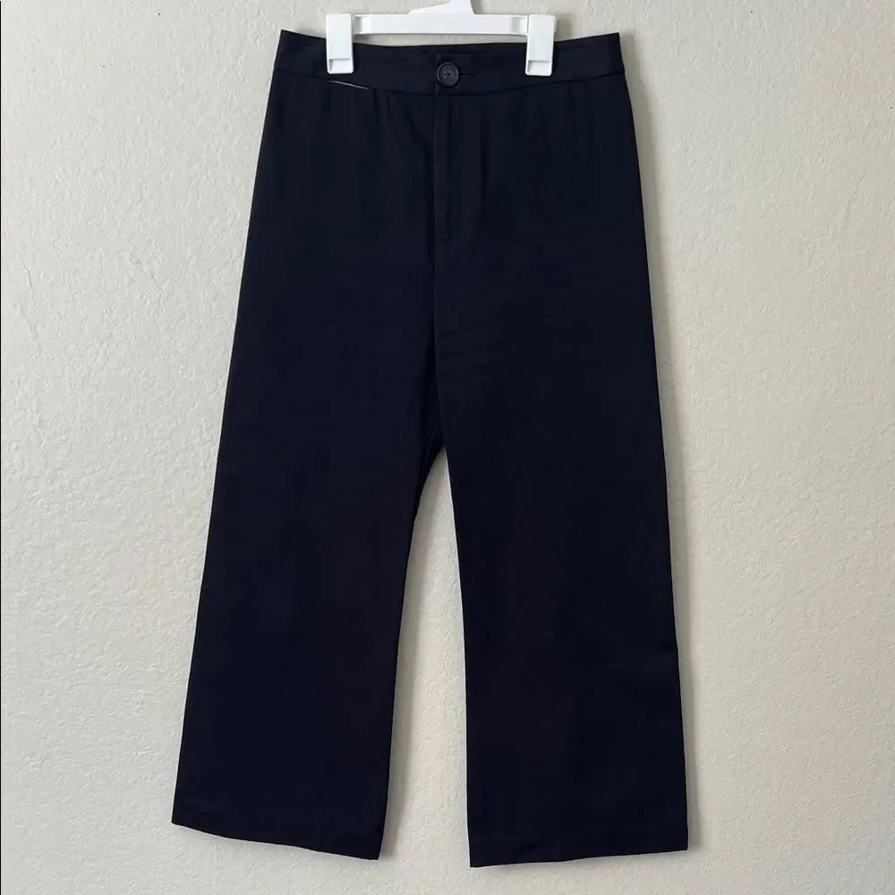 Like New! SEA New York Black Straight Leg Ankle Pants in Size 6